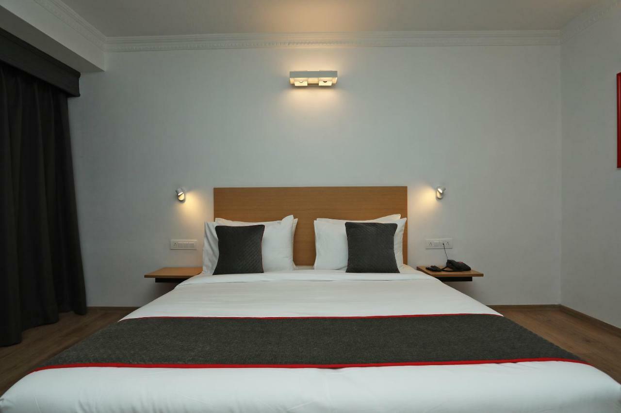 Golden Parkk Hotel Колката Екстер'єр фото